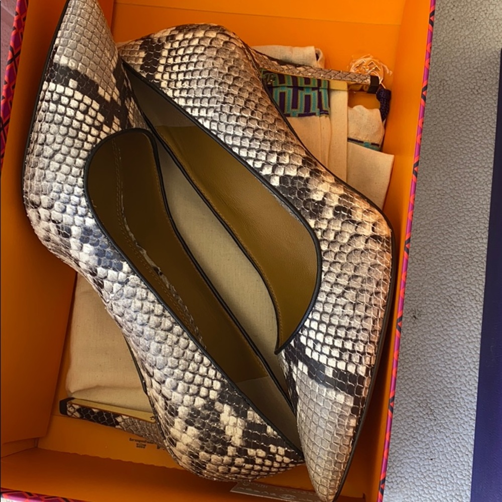 New in Box Tory Burch Size 8 pump